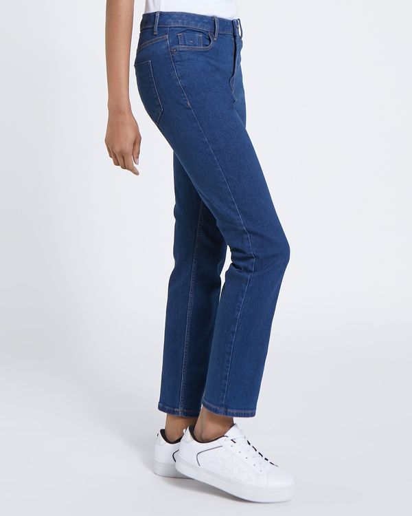 Mid Rise Essential Straight Fit Jeans