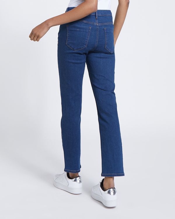 Mid Rise Essential Straight Fit Jeans