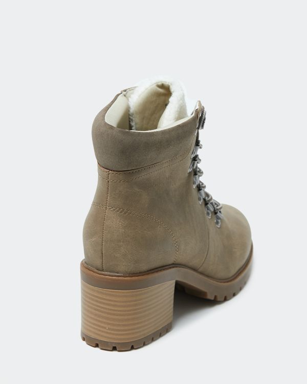 Sherpa Heel Hiking Boot