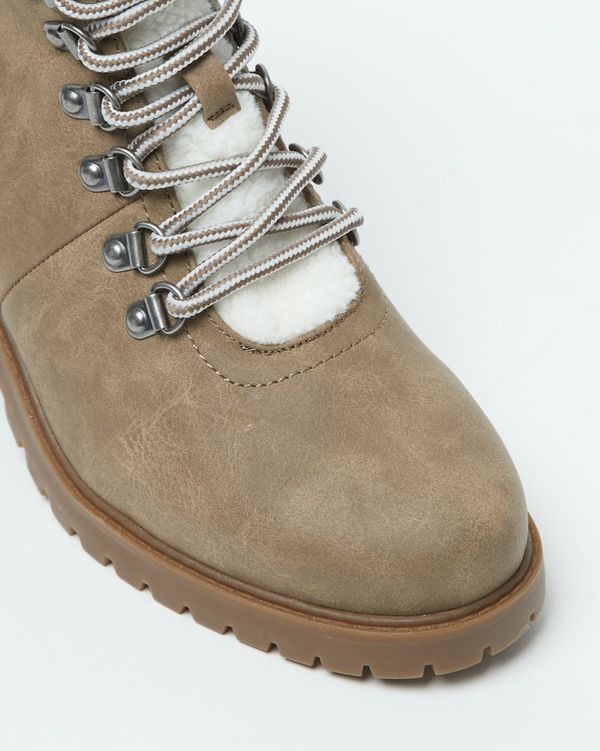 Sherpa Heel Hiking Boot